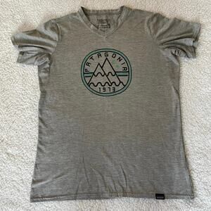 Patagonia Gray Graphic V-Neck Tee Capilene Baselayer Outdoors Small